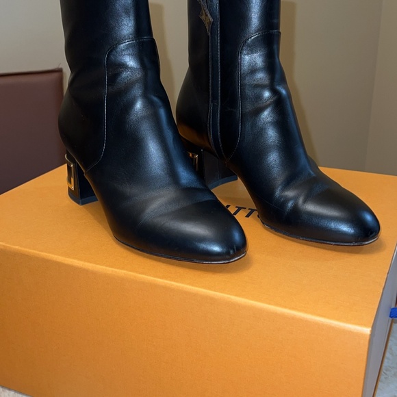 Louis Vuitton booties - Picture 2 of 3